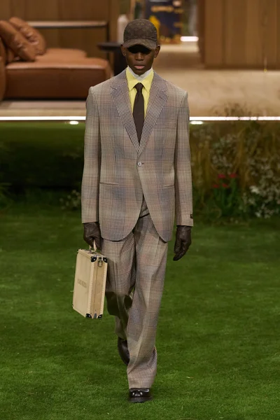 Look 14